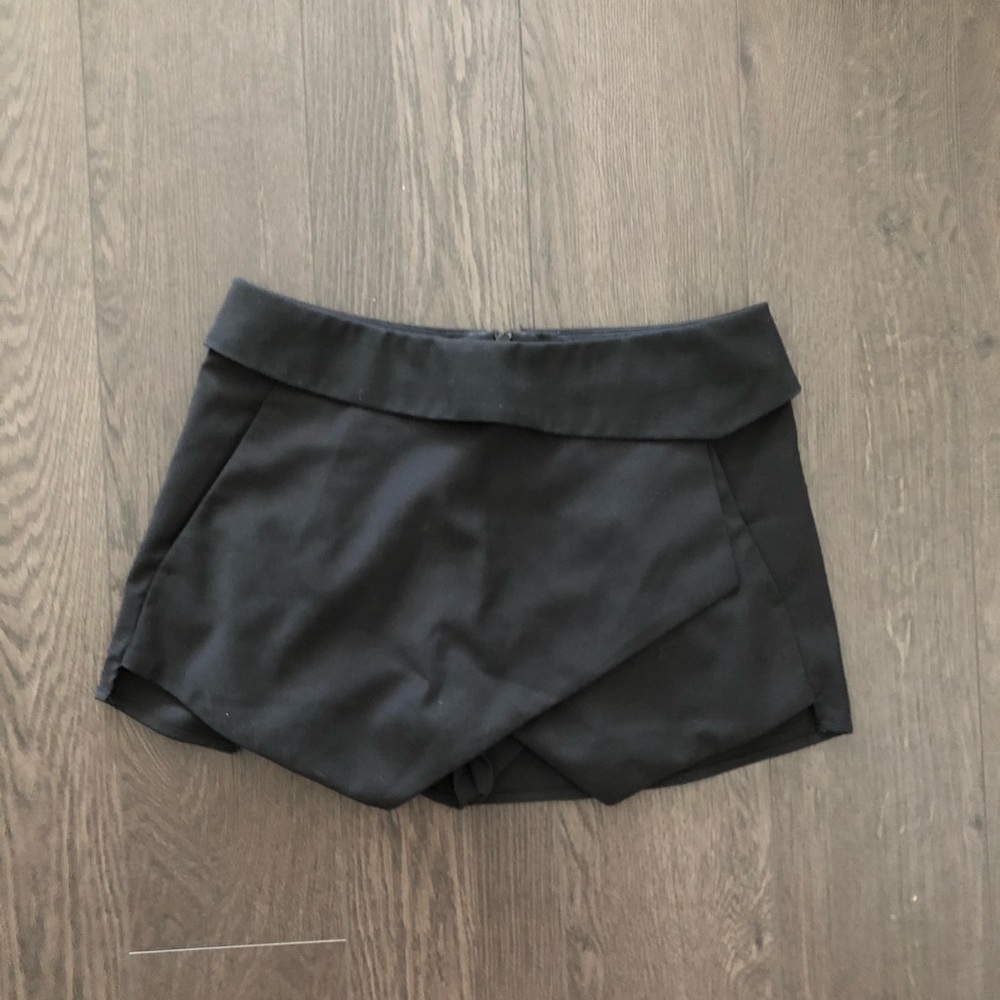 TALULA Black Berkelee Skort